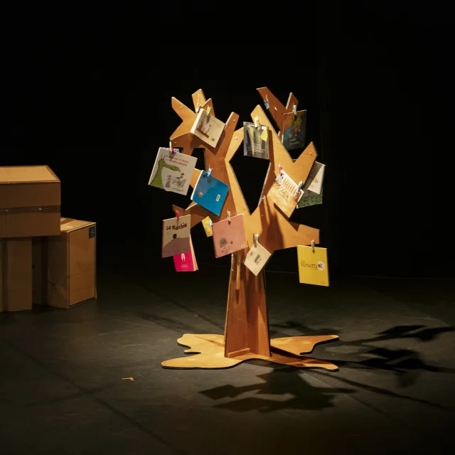 1 Larbre A Livres Cie Des Freres Georges Credit Loic Seron